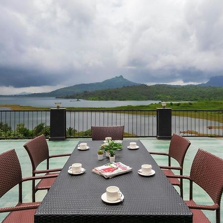 Sunset Boulevard By Stayvista - Lakeside Villa With Pet-Friendly Ambiance, Deck, Terrace, Plunge Pool & Modern Flair Karjat Ngoại thất bức ảnh