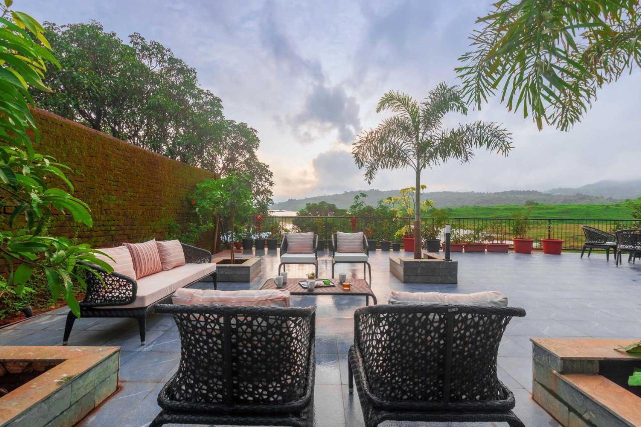 Sunset Boulevard By Stayvista - Lakeside Villa With Pet-Friendly Ambiance, Deck, Terrace, Plunge Pool & Modern Flair Karjat Ngoại thất bức ảnh