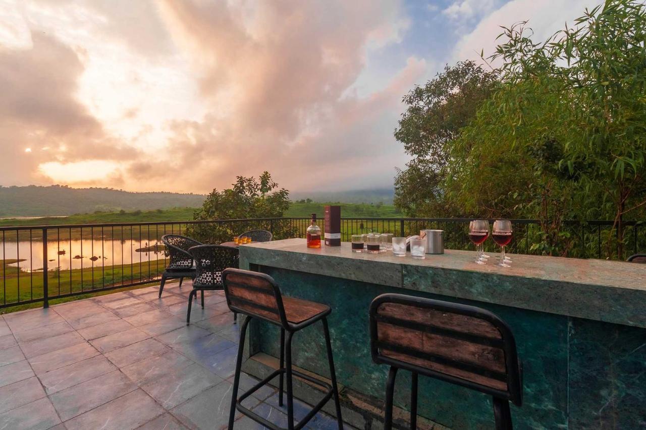 Sunset Boulevard By Stayvista - Lakeside Villa With Pet-Friendly Ambiance, Deck, Terrace, Plunge Pool & Modern Flair Karjat Ngoại thất bức ảnh