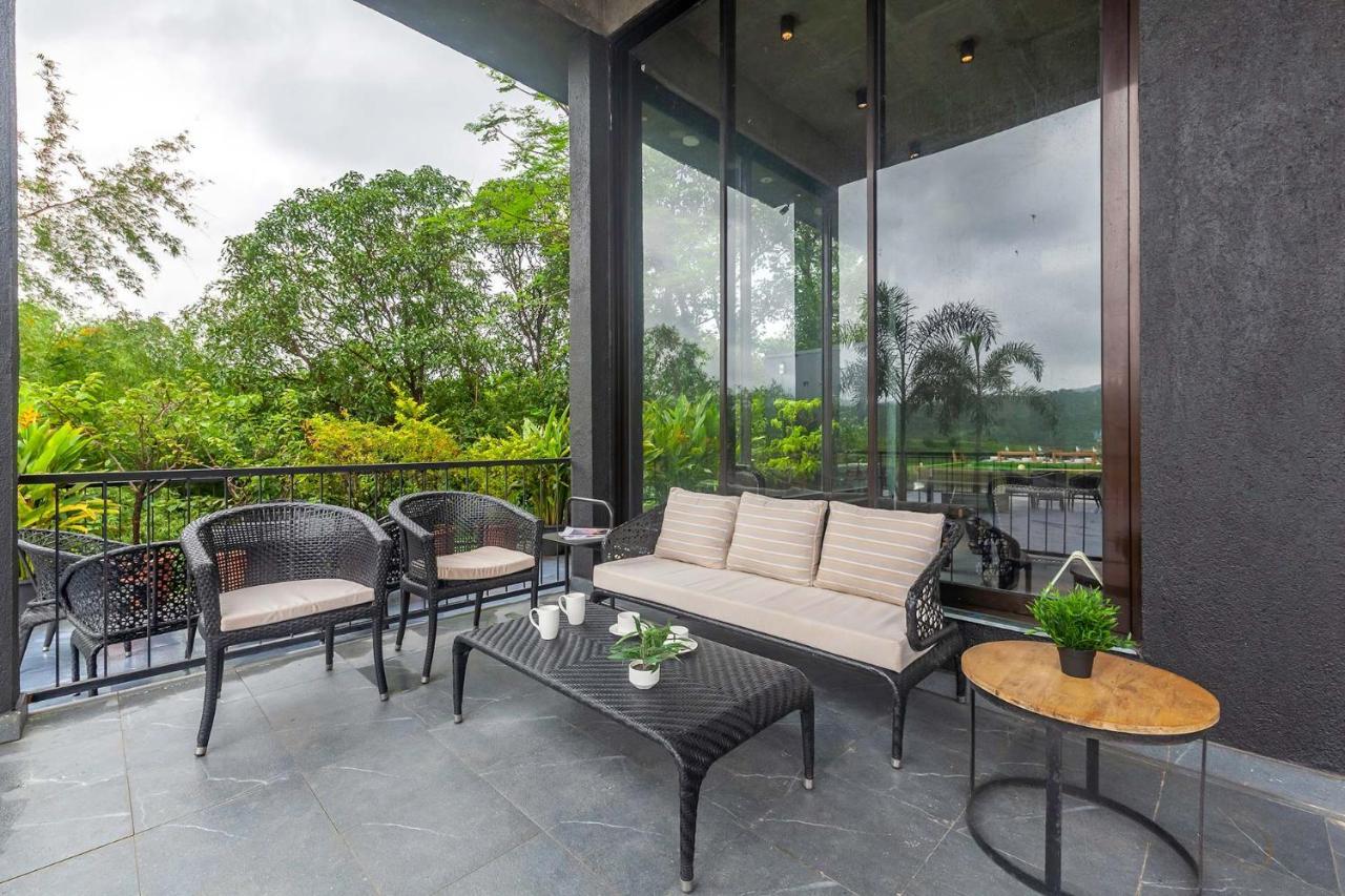 Sunset Boulevard By Stayvista - Lakeside Villa With Pet-Friendly Ambiance, Deck, Terrace, Plunge Pool & Modern Flair Karjat Ngoại thất bức ảnh