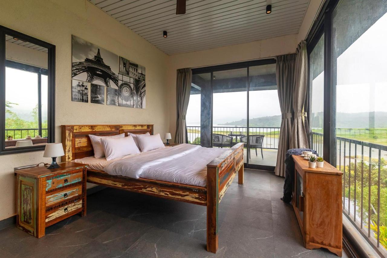 Sunset Boulevard By Stayvista - Lakeside Villa With Pet-Friendly Ambiance, Deck, Terrace, Plunge Pool & Modern Flair Karjat Ngoại thất bức ảnh