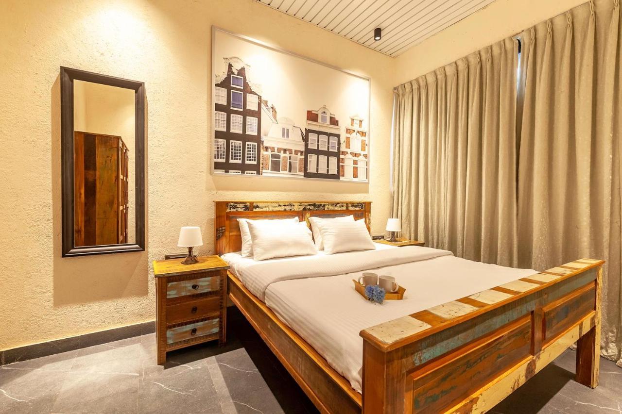 Sunset Boulevard By Stayvista - Lakeside Villa With Pet-Friendly Ambiance, Deck, Terrace, Plunge Pool & Modern Flair Karjat Ngoại thất bức ảnh