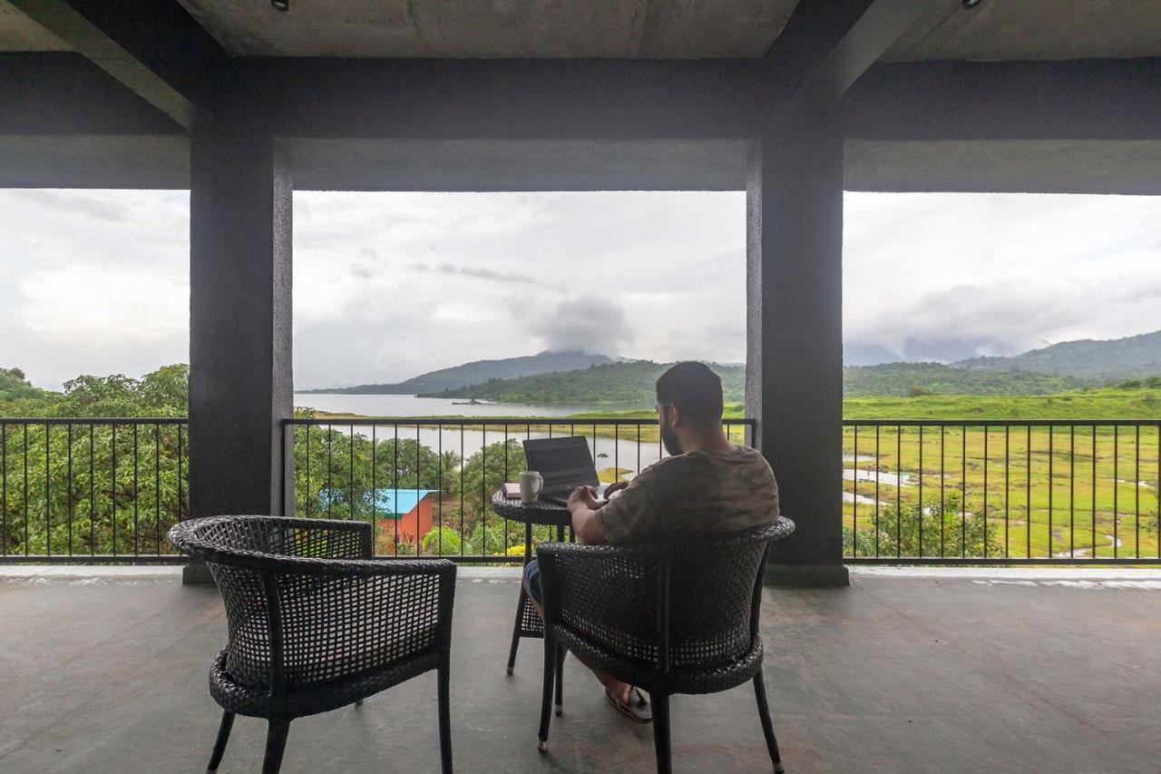 Sunset Boulevard By Stayvista - Lakeside Villa With Pet-Friendly Ambiance, Deck, Terrace, Plunge Pool & Modern Flair Karjat Ngoại thất bức ảnh