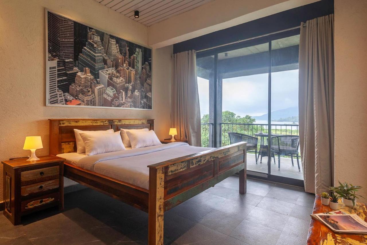 Sunset Boulevard By Stayvista - Lakeside Villa With Pet-Friendly Ambiance, Deck, Terrace, Plunge Pool & Modern Flair Karjat Ngoại thất bức ảnh