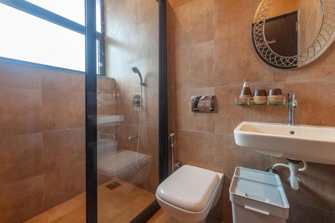 Sunset Boulevard By Stayvista - Lakeside Villa With Pet-Friendly Ambiance, Deck, Terrace, Plunge Pool & Modern Flair Karjat Ngoại thất bức ảnh