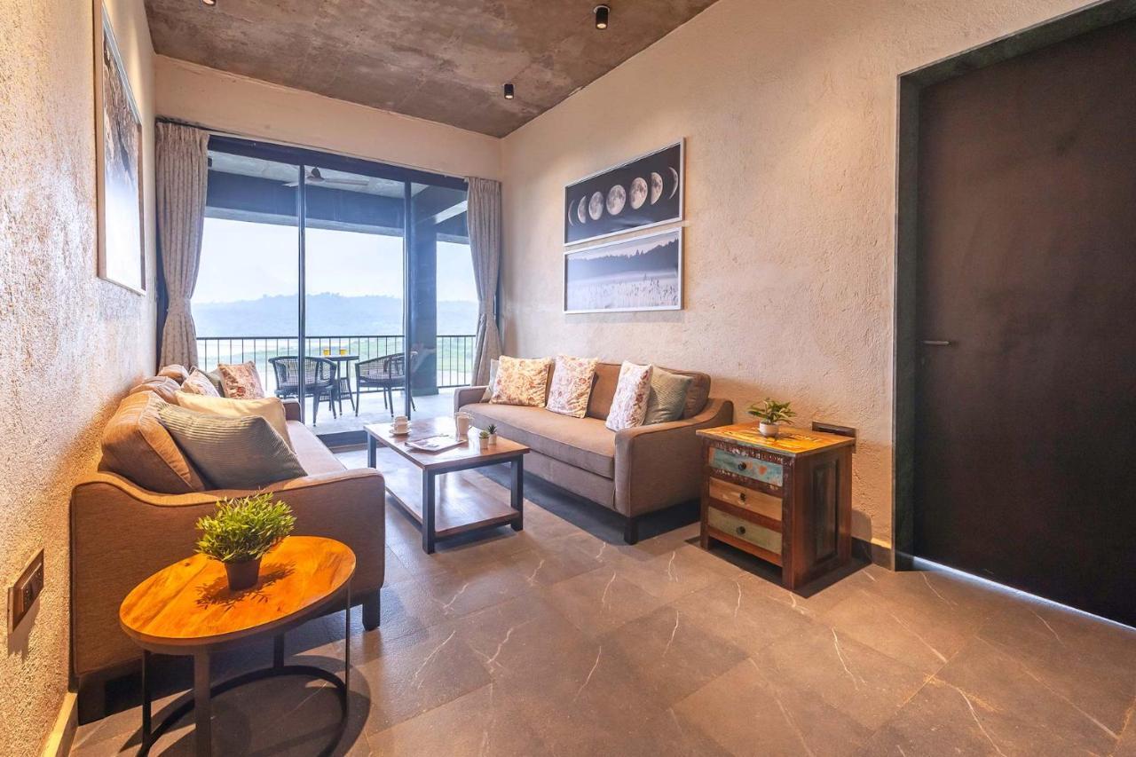 Sunset Boulevard By Stayvista - Lakeside Villa With Pet-Friendly Ambiance, Deck, Terrace, Plunge Pool & Modern Flair Karjat Ngoại thất bức ảnh