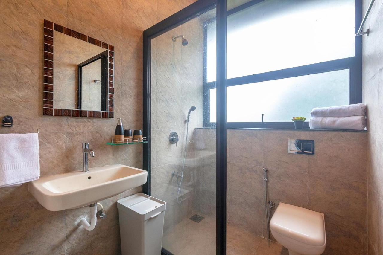 Sunset Boulevard By Stayvista - Lakeside Villa With Pet-Friendly Ambiance, Deck, Terrace, Plunge Pool & Modern Flair Karjat Ngoại thất bức ảnh