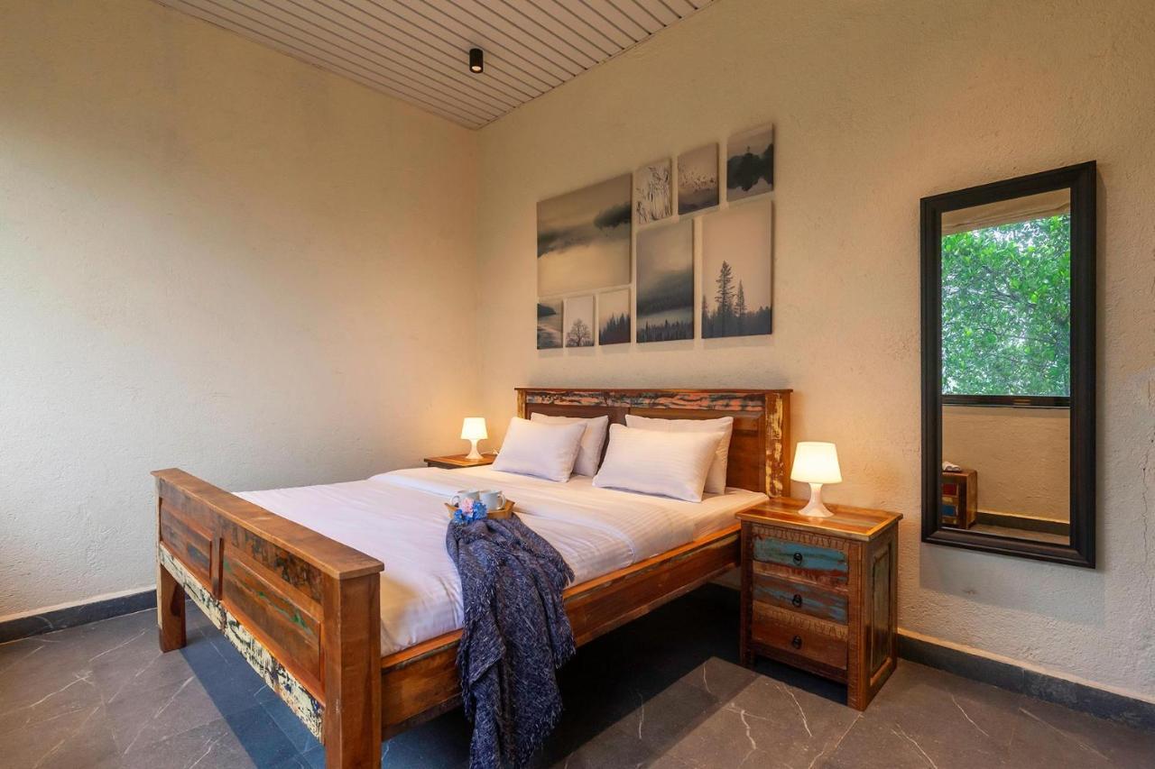 Sunset Boulevard By Stayvista - Lakeside Villa With Pet-Friendly Ambiance, Deck, Terrace, Plunge Pool & Modern Flair Karjat Ngoại thất bức ảnh