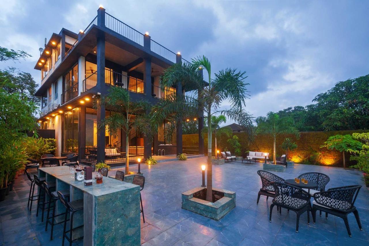 Sunset Boulevard By Stayvista - Lakeside Villa With Pet-Friendly Ambiance, Deck, Terrace, Plunge Pool & Modern Flair Karjat Ngoại thất bức ảnh